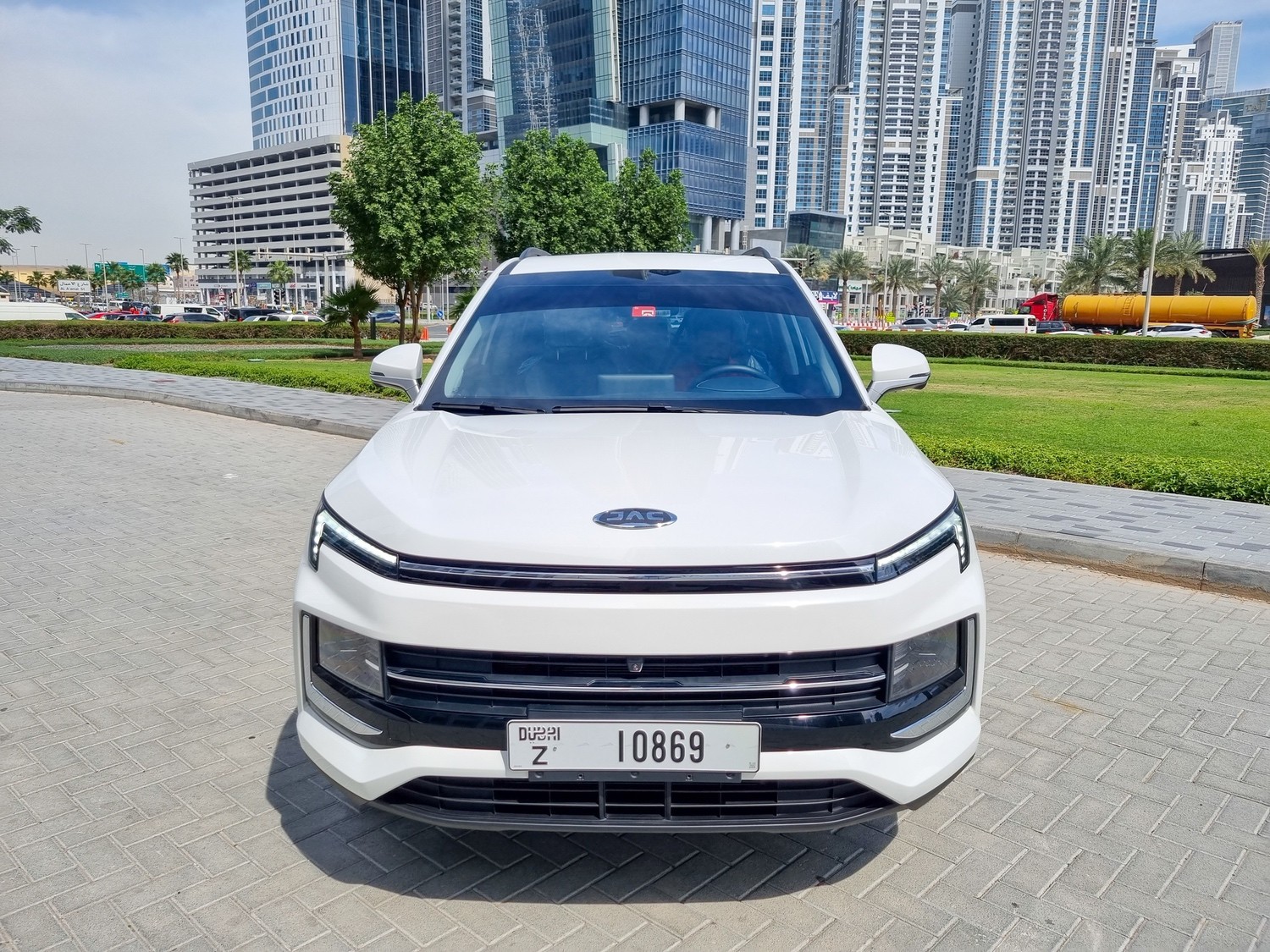 https://dev.quickdrive.ae/uploads/2023/03/20/2 jac s4.jpg